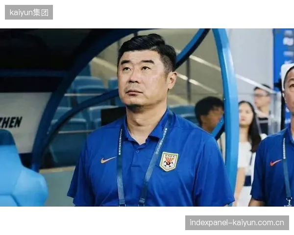 韩鹏执教的山东泰山近期防守漏洞明显，近5场比赛失球数达10球，主力后卫高准翼的伤缺影响巨大。
